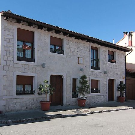 Apartamentos Turisticos Los Abuelos Montemayor de Pililla ภายนอก รูปภาพ