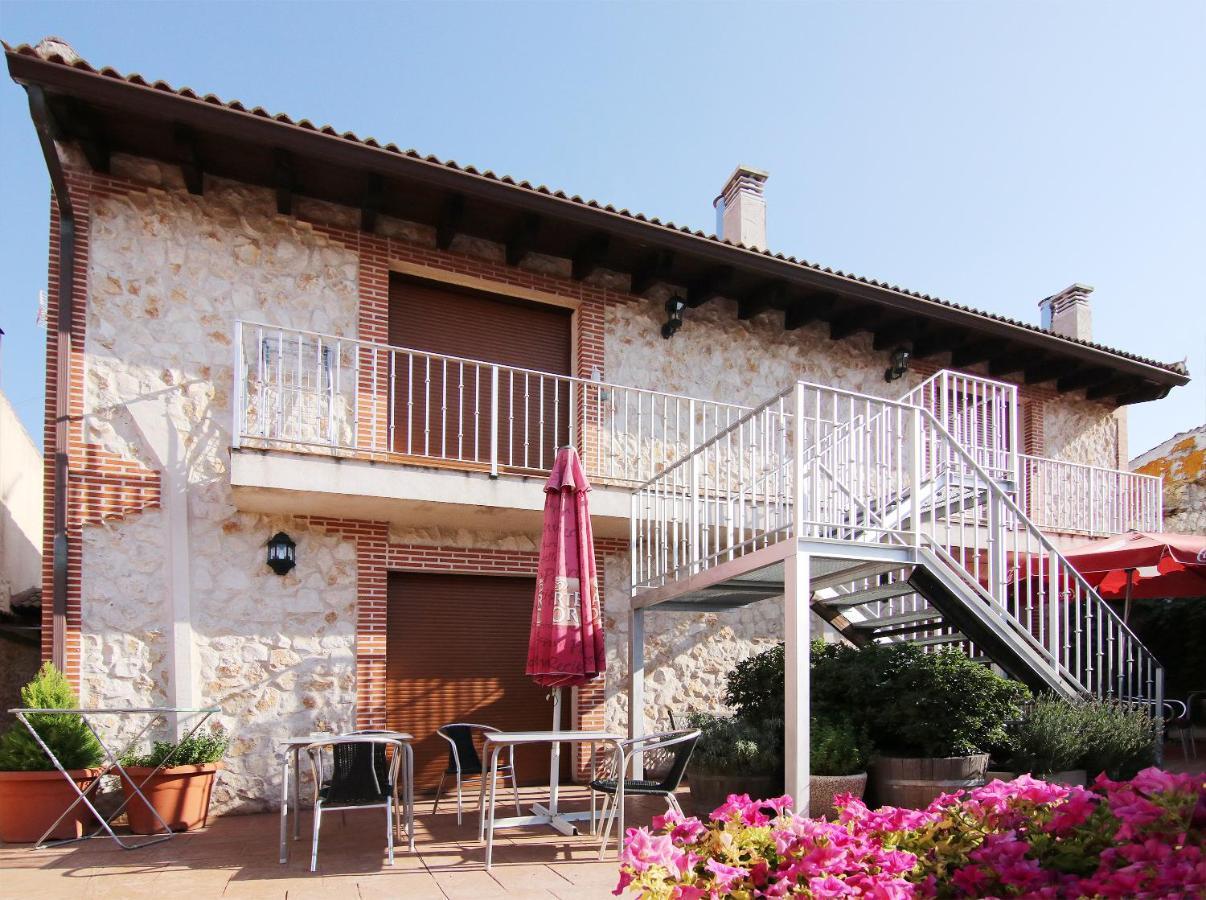 Apartamentos Turisticos Los Abuelos Montemayor de Pililla ภายนอก รูปภาพ
