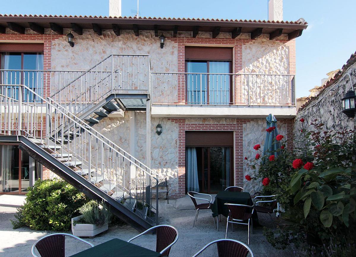 Apartamentos Turisticos Los Abuelos Montemayor de Pililla ภายนอก รูปภาพ
