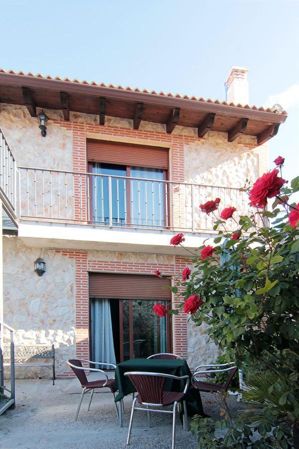 Apartamentos Turisticos Los Abuelos Montemayor de Pililla ภายนอก รูปภาพ