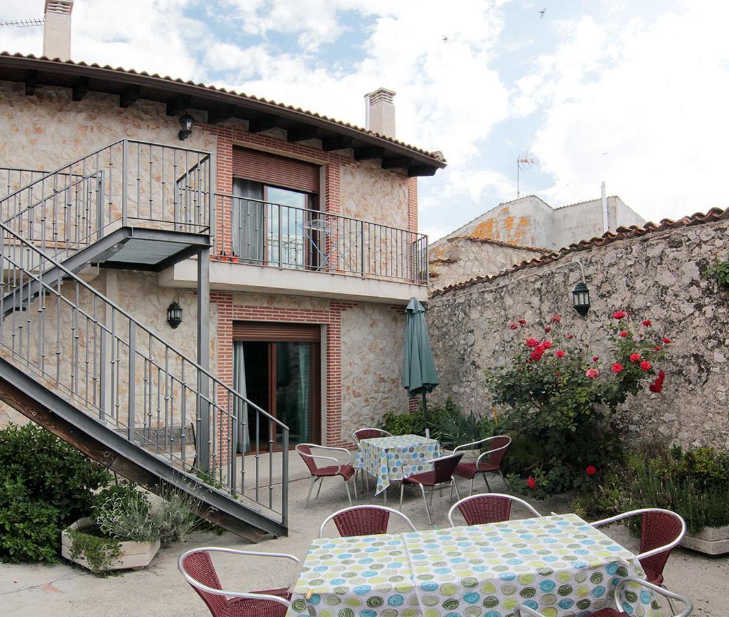 Apartamentos Turisticos Los Abuelos Montemayor de Pililla ภายนอก รูปภาพ