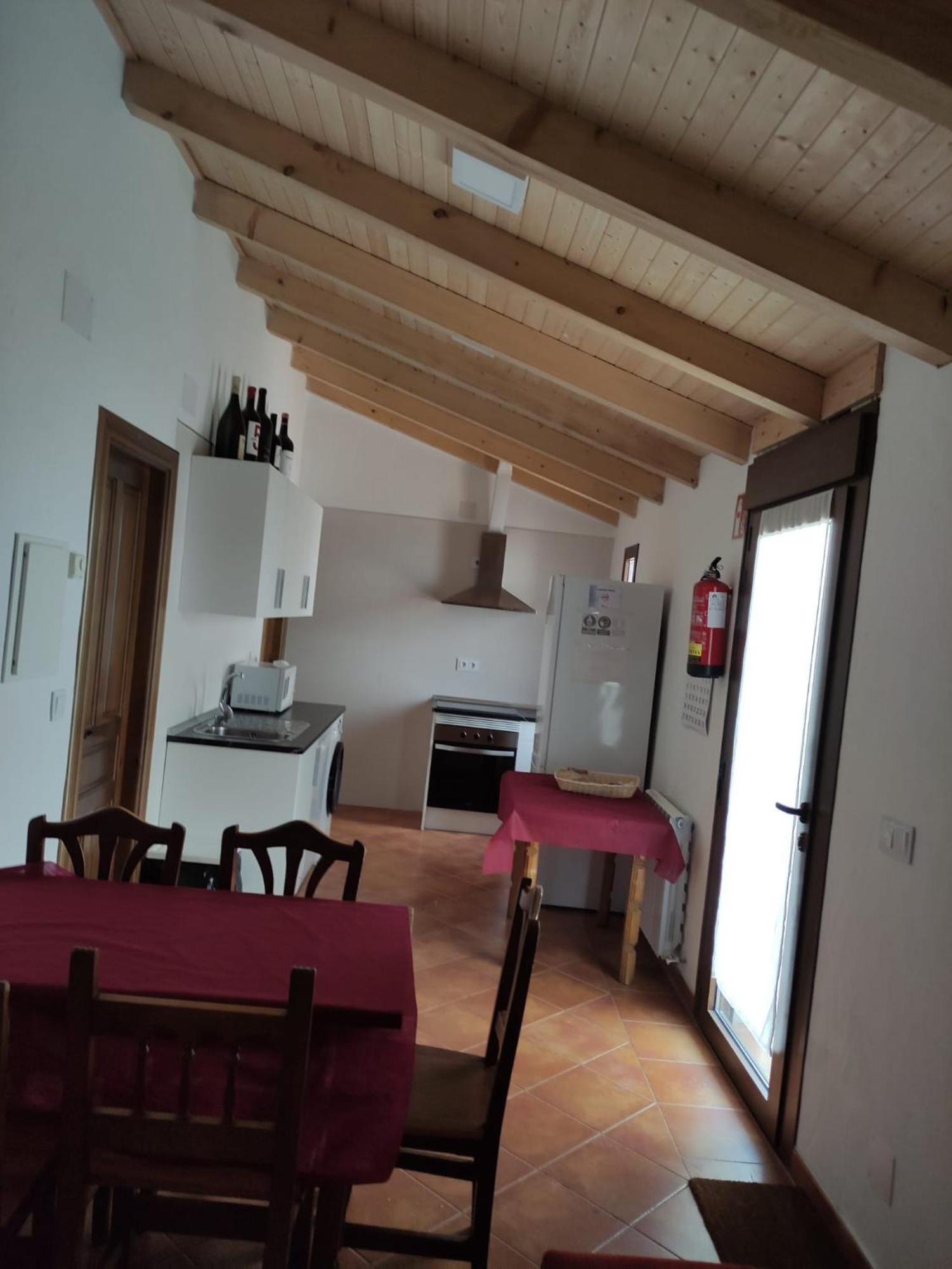 Apartamentos Turisticos Los Abuelos Montemayor de Pililla ภายนอก รูปภาพ