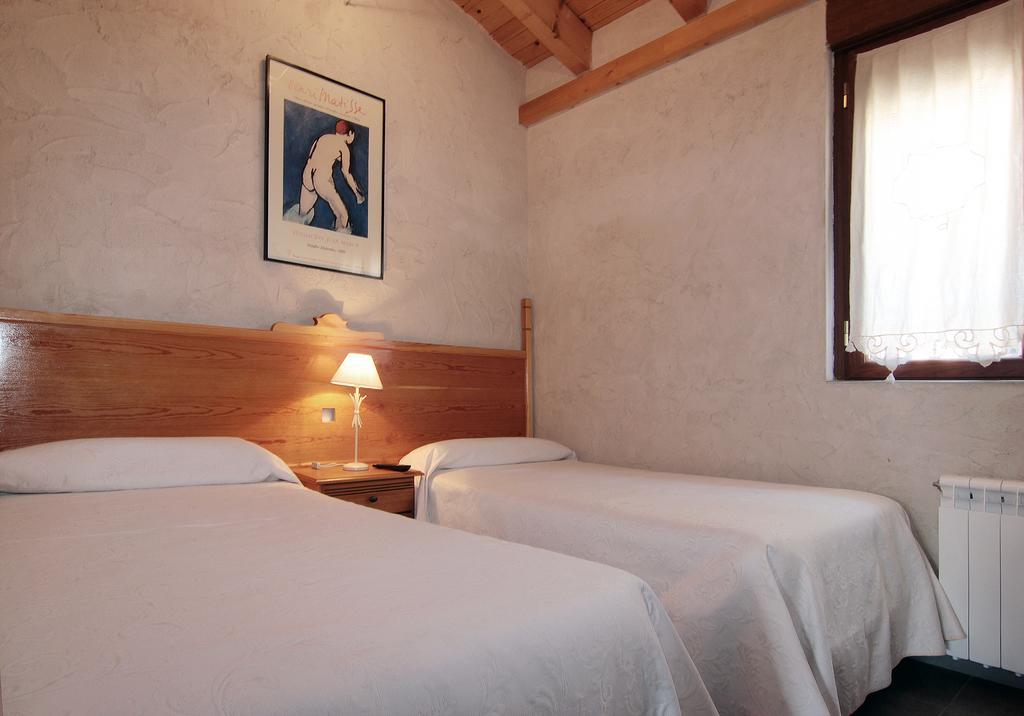 Apartamentos Turisticos Los Abuelos Montemayor de Pililla ภายนอก รูปภาพ