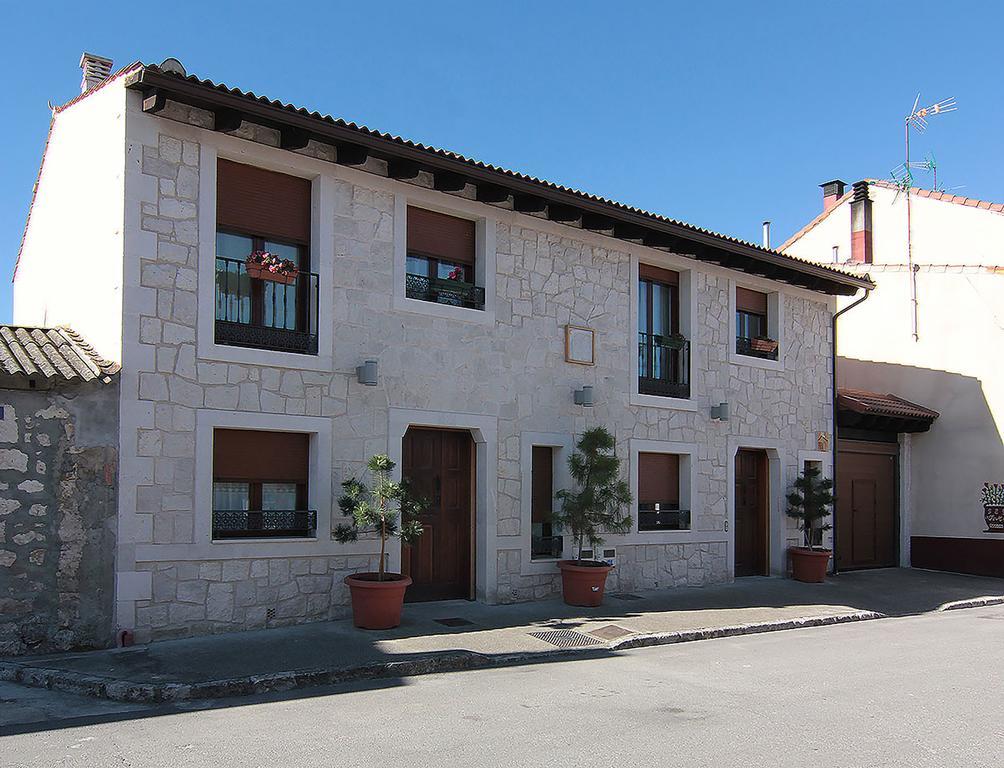 Apartamentos Turisticos Los Abuelos Montemayor de Pililla ภายนอก รูปภาพ