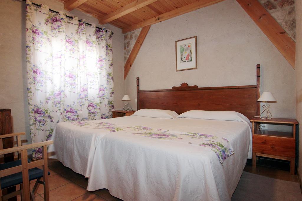 Apartamentos Turisticos Los Abuelos Montemayor de Pililla ภายนอก รูปภาพ