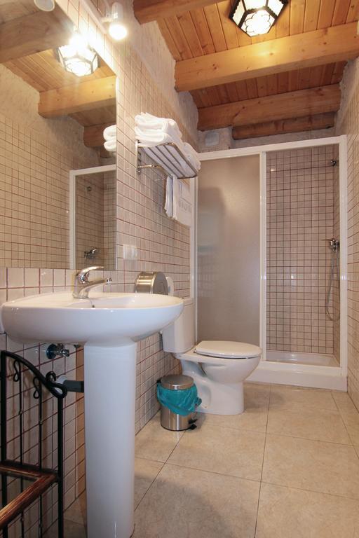 Apartamentos Turisticos Los Abuelos Montemayor de Pililla ภายนอก รูปภาพ