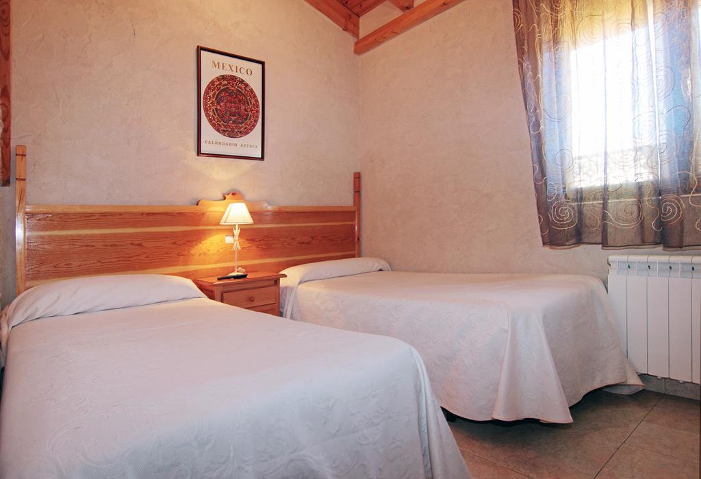 Apartamentos Turisticos Los Abuelos Montemayor de Pililla ภายนอก รูปภาพ