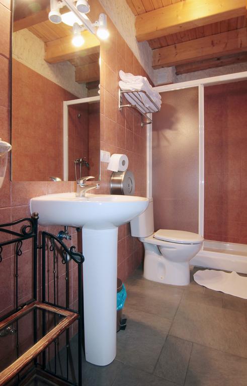 Apartamentos Turisticos Los Abuelos Montemayor de Pililla ภายนอก รูปภาพ