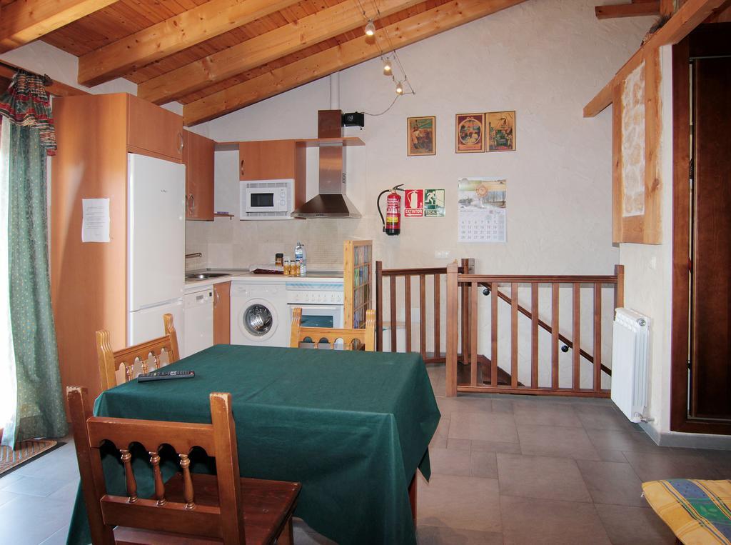 Apartamentos Turisticos Los Abuelos Montemayor de Pililla ภายนอก รูปภาพ